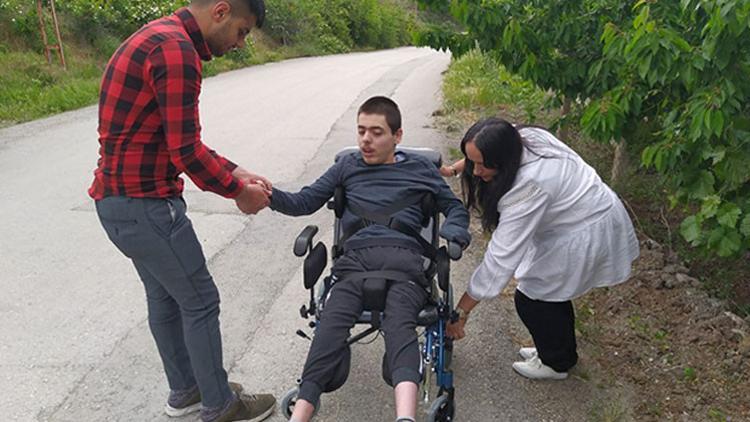 Fransa’daki gurbetçiden, Yusuf’a tekerlekli sandalye