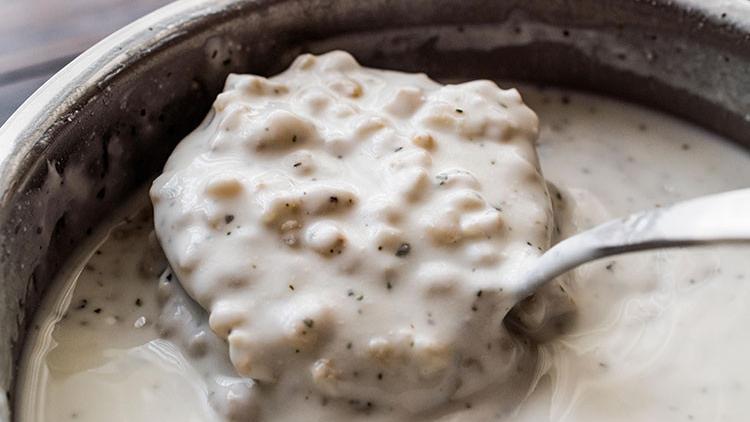 Yaklaşan yaz sıcaklarına pratik çözüm: Soğuk ayran çorbası