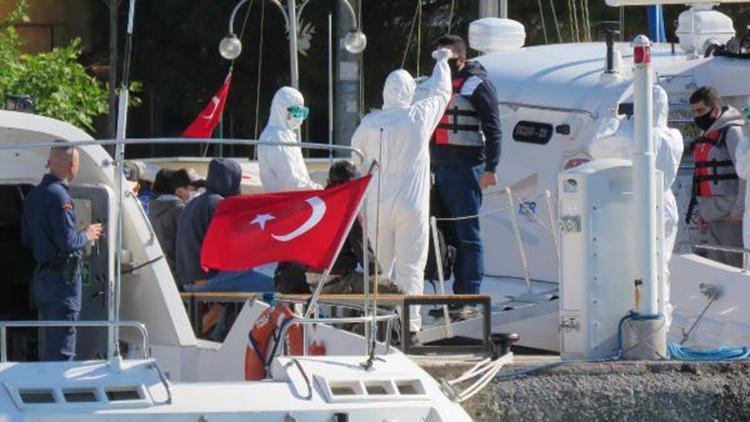 Yunan Sahil Güvenliği'nin ölüme terk ettiği göçmenler kurtarıldı