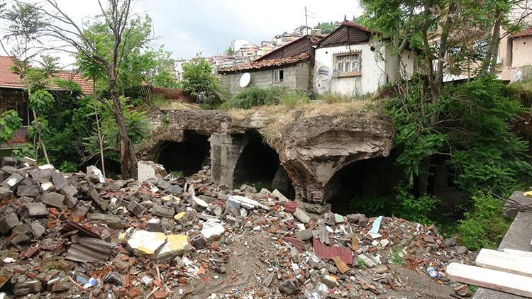Roma döneminde İzmit'e su veren tarihi sarnıç kaderine terk edildi