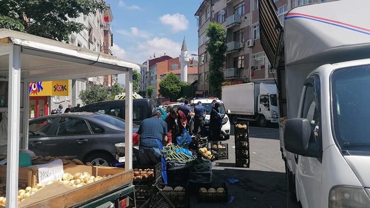Fatih'te yasağı delip pazar kurdular, 10 bin 716 lira ceza yediler