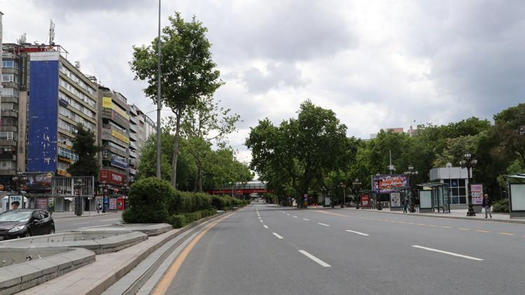 Başkent'te, meydanlar boş kaldı