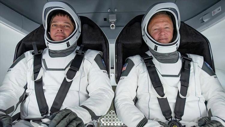 SpaceX'in Dragon kapsülü otomatik olarak kenetlendi