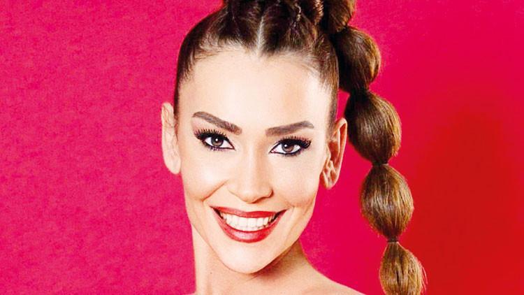 Soprano soloları söyledi