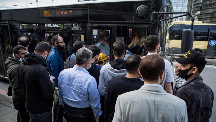 İstanbul'da bugün... Minibüs ve otobüsler ayakta yolcu aldı