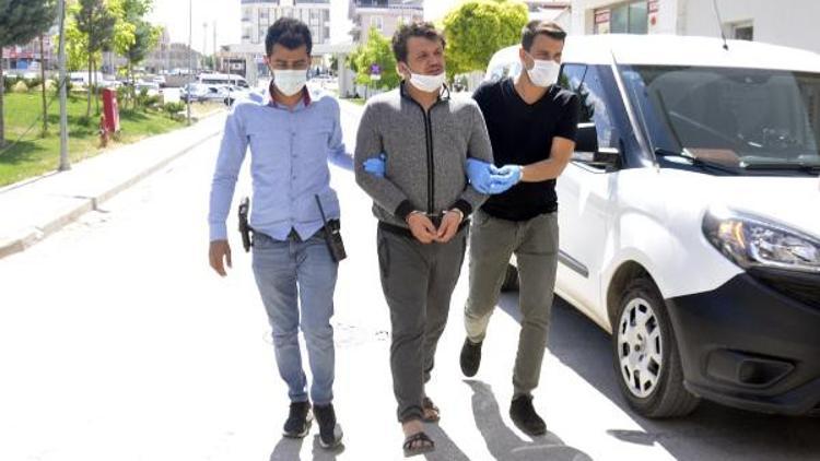 Babasını ve kardeşini bıçakladı, 'pişman değilim' dedi