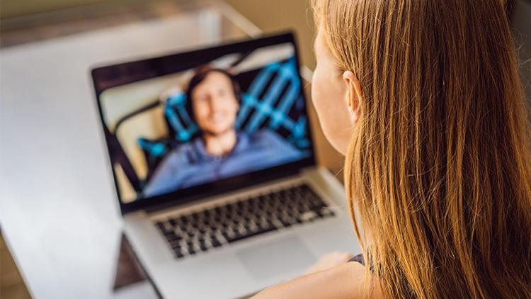 Online Flört Sırasında Bunlara Dikkat Edin