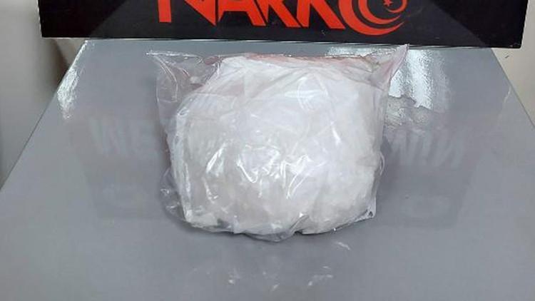 Araçta ele geçirilen metamfetamine 2 gözaltı