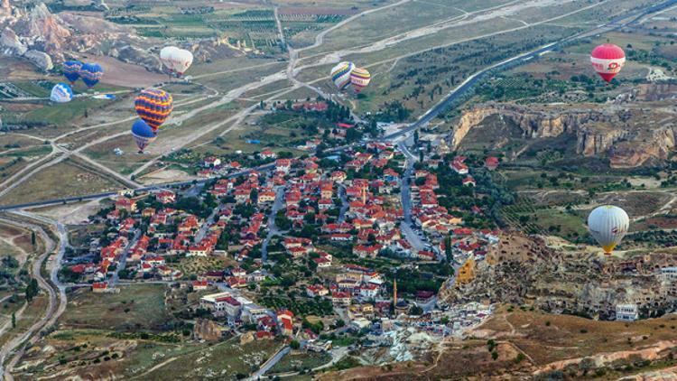 Kapadokya semaları sıcak hava balonlarıyla renklendi