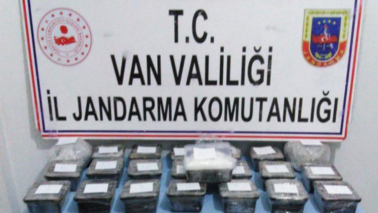 İran sınırında 14 kilo uyuşturucu ele geçirildi