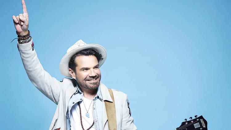 Kenan Doğulu’dan arabalı konser