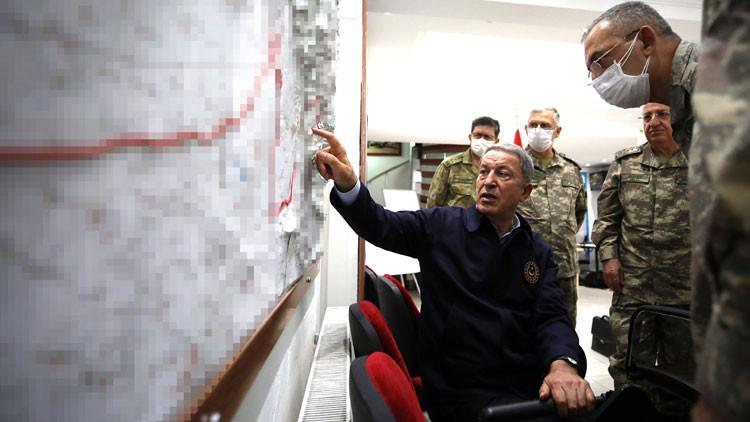 Son dakika haberler... Bakan Akar: Teröristlerin inlerine girildi, başlarına yıkıldı