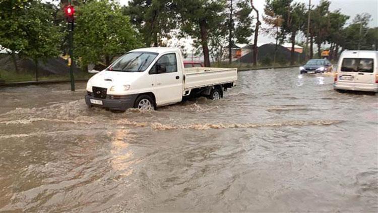 Bursa'da sel faciası! Vali acı haberi verdi