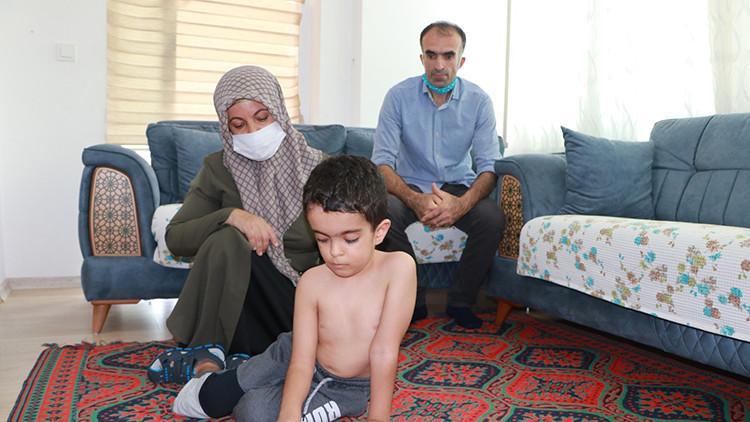 6 yaşındaki Cihan, ameliyat olamazsa felç kalacak