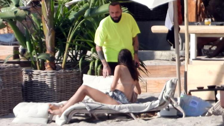 Berkay, eşi Özlem Ada Şahin'la tatilde