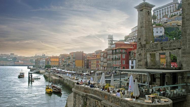 Avuçlarında kültürel kalıntılarla hikayesini anlatmayı bekleyen büyüleyici bir liman şehri: Porto