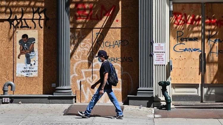 ABD'de Covid-19 salgınından en çok etkilenen New York kendi karantinasını uygulayacak