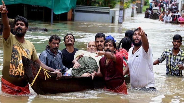 Hindistan'da yıldırım çarpması sonucu 23 kişi hayatını kaybetti
