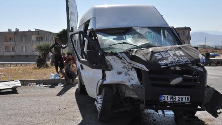 Gaziantep'te düğüne giden minibüsler çarpıştı: 11 yaralı