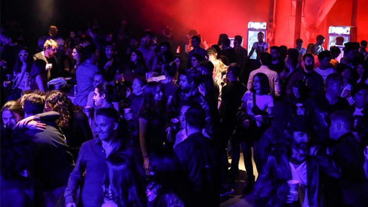 Death by Audio Bir Depoyu Müzik Fabrikasına Dönüştürdü