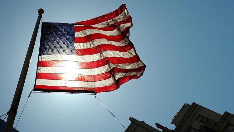 Amerikalıların kişisel geliri azalırken harcamaları arttı