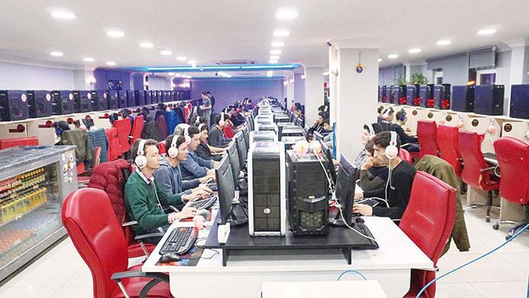 İnternet kafeler açılıyor; oyunlar maskeli ve mesafeli
