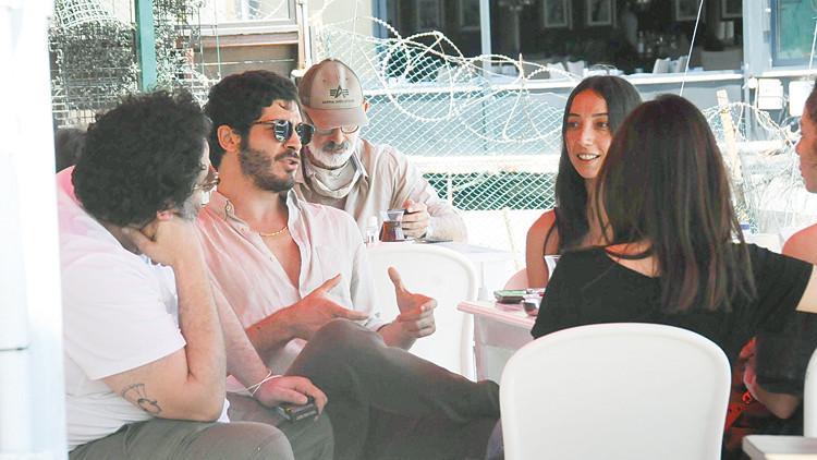 Burak Deniz: Kapıda ambulans bekliyor