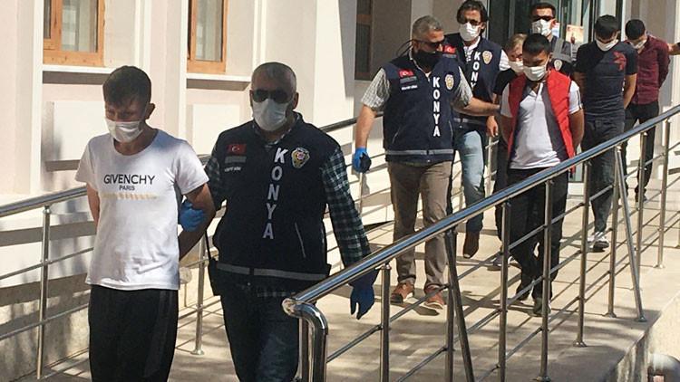 Parkta telefonla konuşan kişiyi bıçaklamışlardı... 4'ü de tutuklandı!