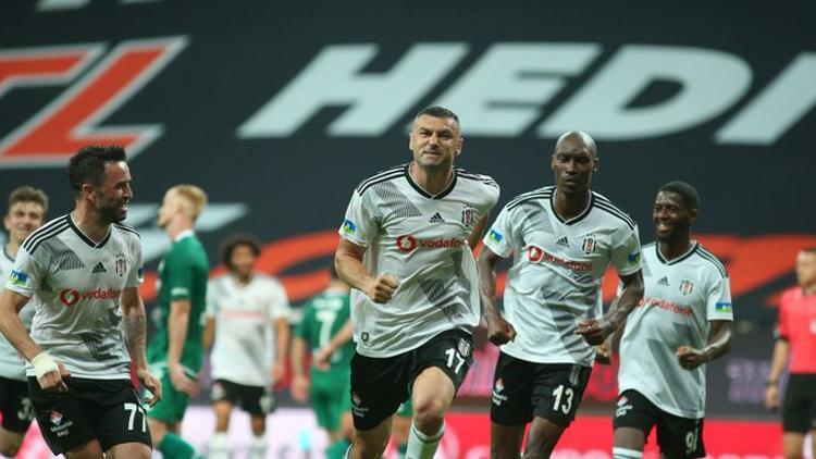 Burak Yılmaz, Beşiktaş'taki en golcü sezonunu yaşıyor