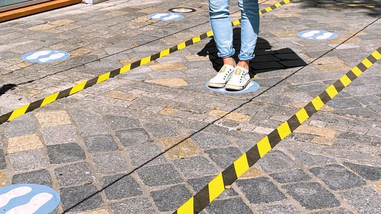 Maske ve sosyal mesafe aşı görevi görüyor