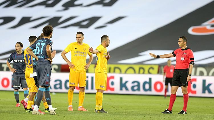 Son Dakika | Trabzonspor'un yıldızı Pereira'dan tepki: 'Kolay kararlar veriyorlar'