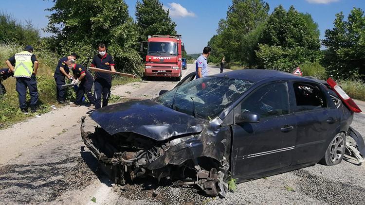 Çanakkale'de takla atan otomobilde 4 kişi yaralandı