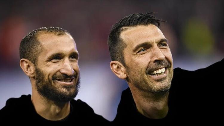 Juventus, Buffon ve Chiellini ile sözleşme uzattı!