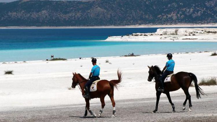 Salda Gölü, atlı jandarmaya emanet