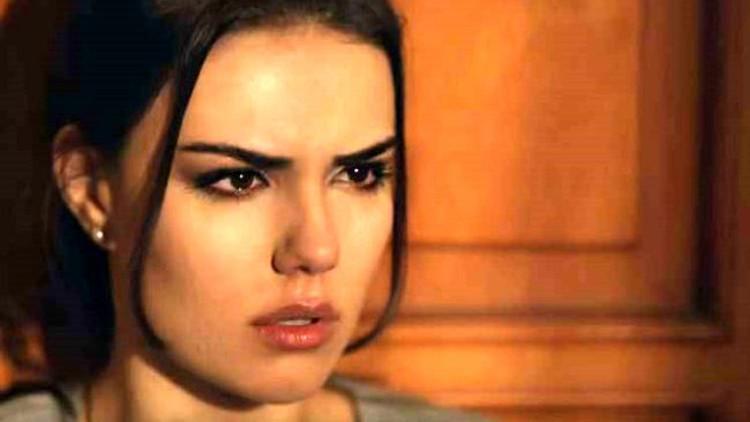 Oyuncu Özgü Kaya'nın korku dolu anları... 'Kapımı zorluyorlar imdat!'