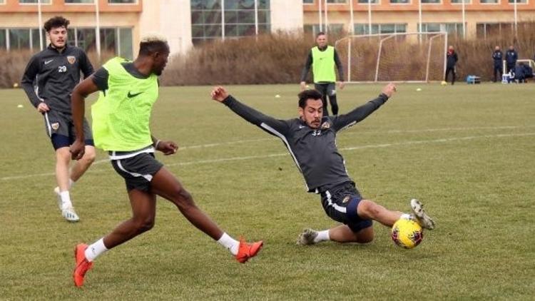 Kayserispor'da Yasir Subaşı ve Bernard Mensah cezalı! Rakip Beşiktaş...