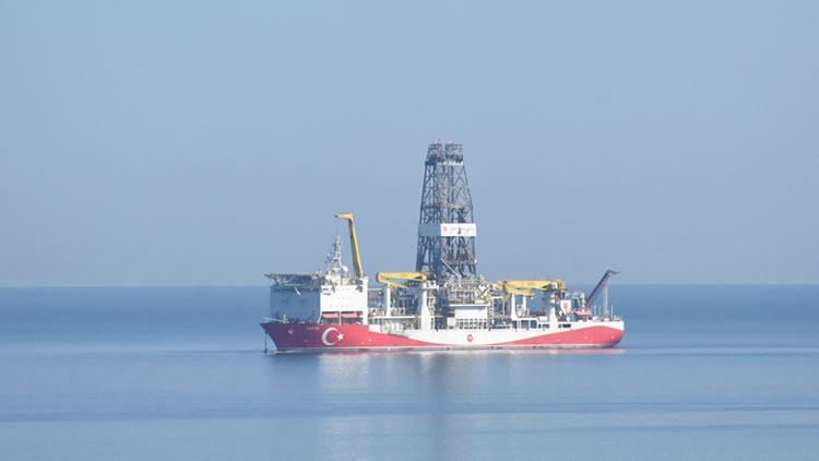 Türkiye'nin ilk yerli sondaj gemisi "Fatih" Zonguldak açıklarında