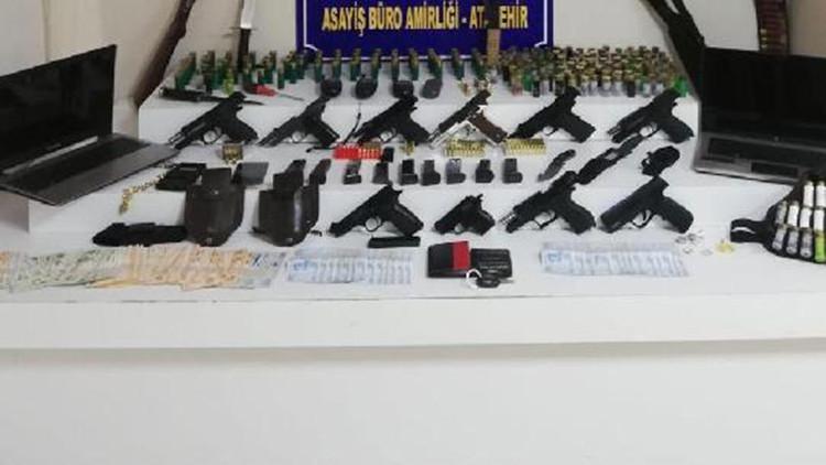 Ataşehir'de silah satışı yapılan eve operasyon