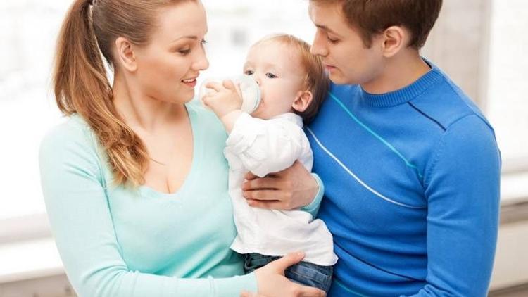 Bebeğin babasıyla ilişkisinde annenin rolü