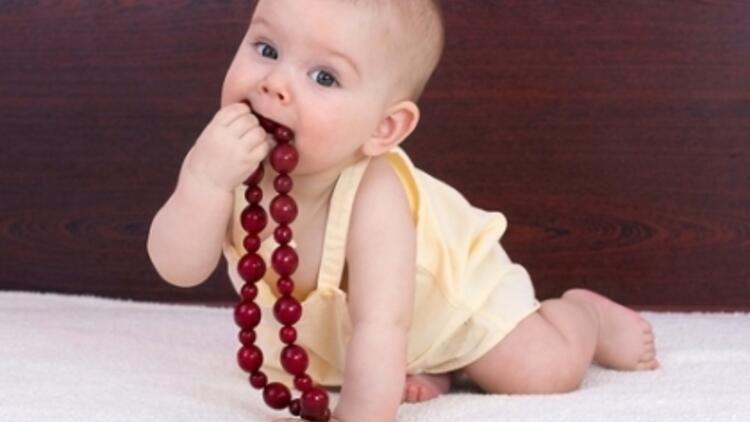 Bebekler neden her şeyi ağzına götürür?