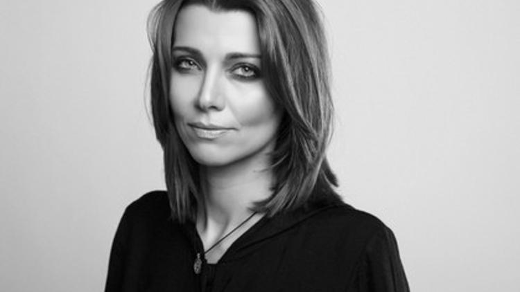 Elif Şafak Evlat Edinmeyi Düşünüyor