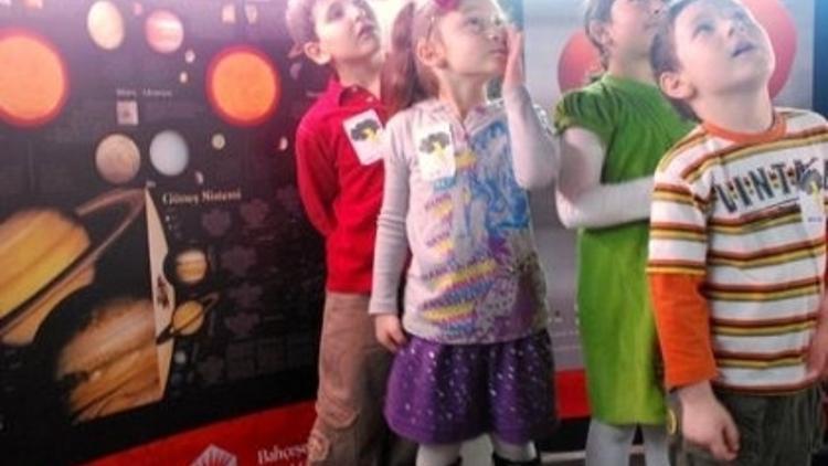 Çocuklar Uzaya Çıkıyor