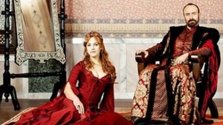 Dizi Film Yıldızları Set Dışında Nasıl Giyiniyor?
