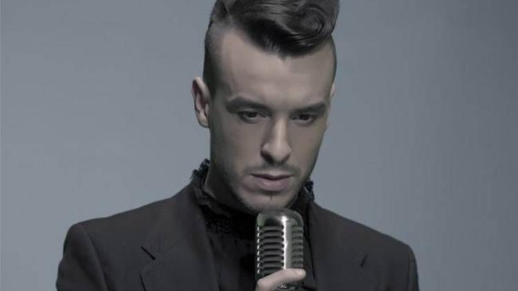 Cem Adrian kulakların pasını silecek