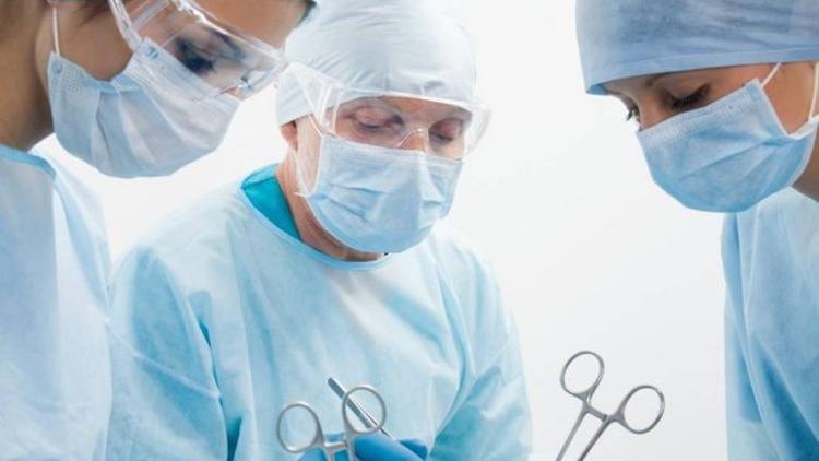 Kanserli diye penisini kesen doktora dava açtı