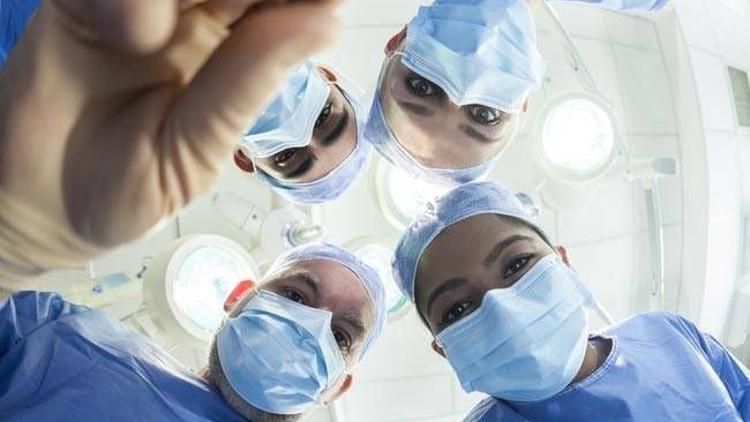 Derisinin altından penis çıktı