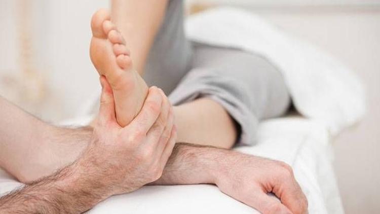 Vücuda yapışan keneyi kim çıkarmalı?