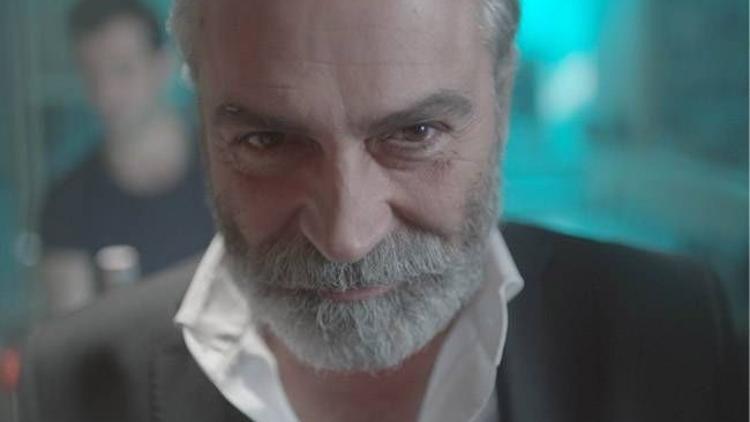 Haluk Bilginer’den yepyeni bir oyun