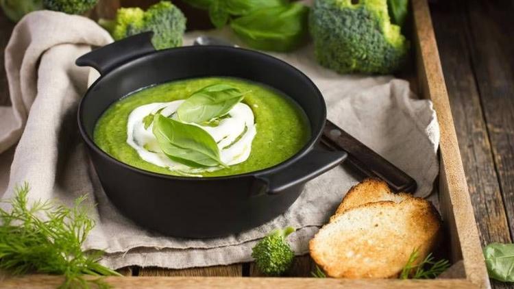Fesleğenli brokoli çorbası