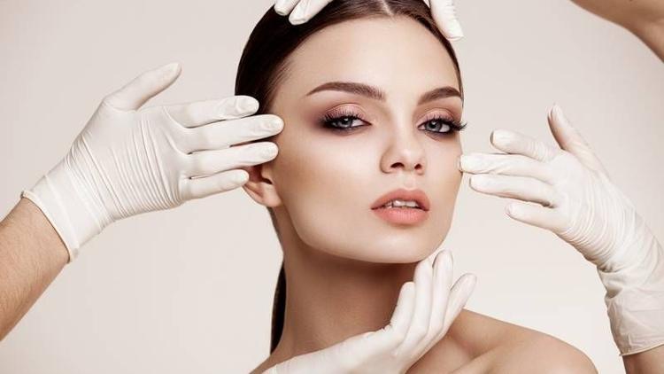 En moda yüz gençleştirme ameliyatları